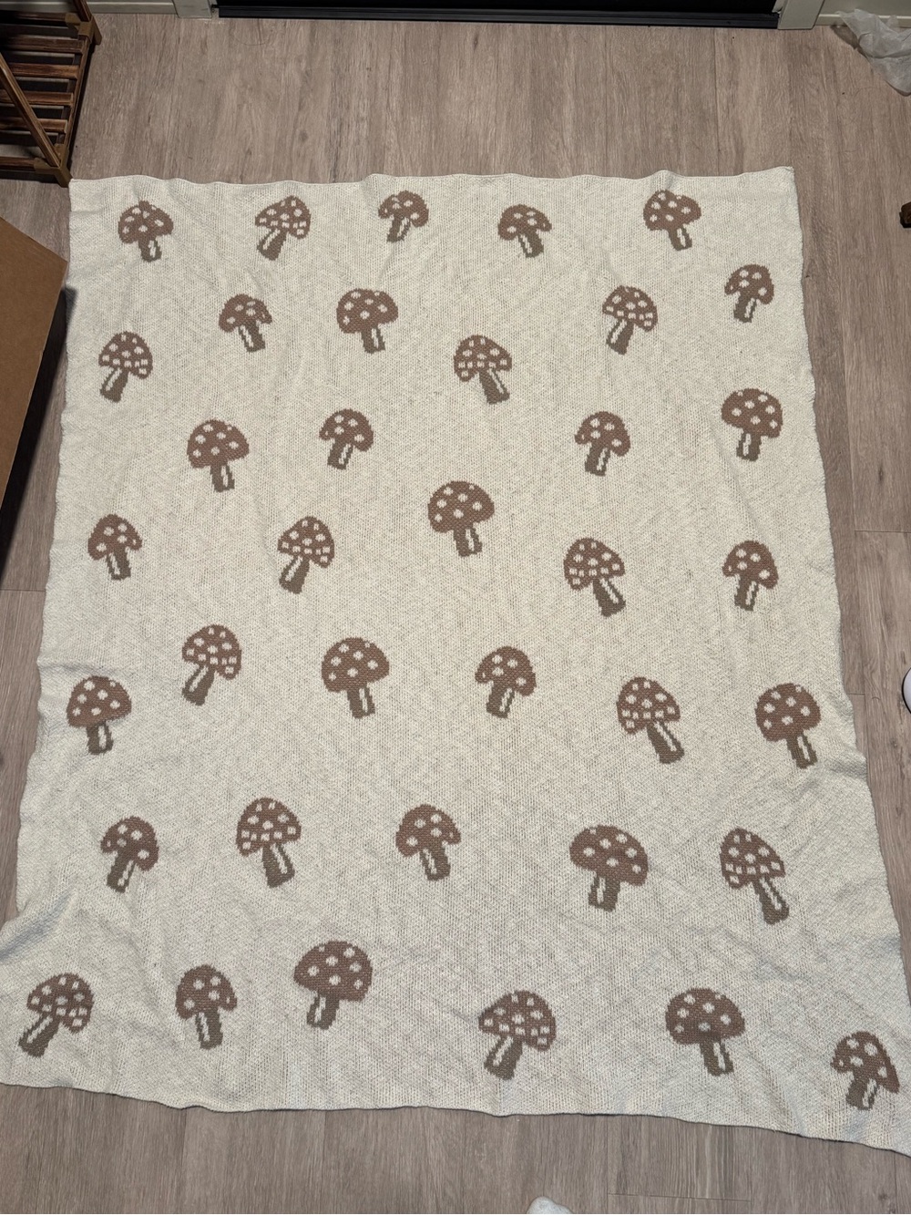 Mushroom Pattern Cozy Throw Blanket - Cream and Brown